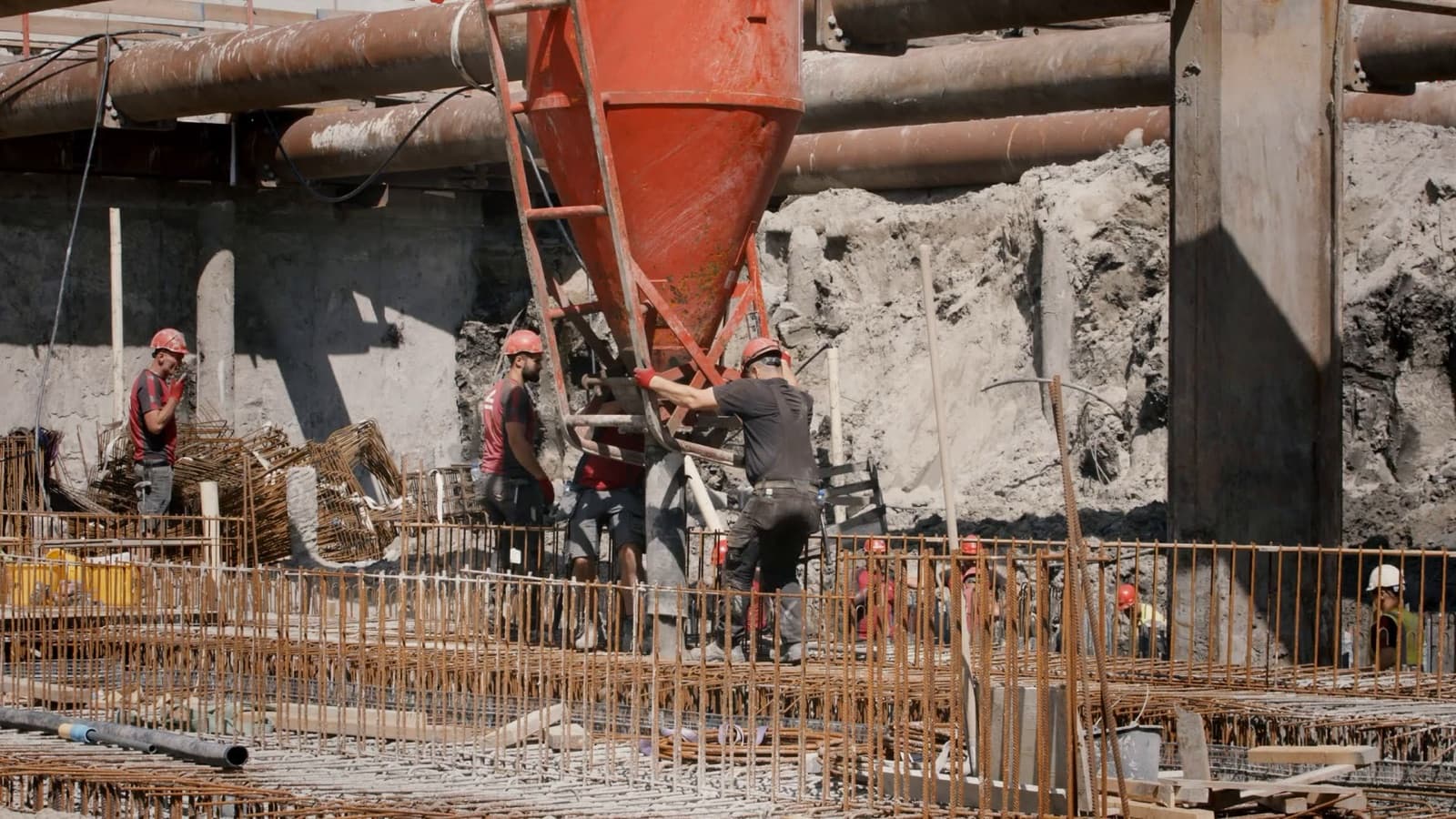 Beton storten in de wapening